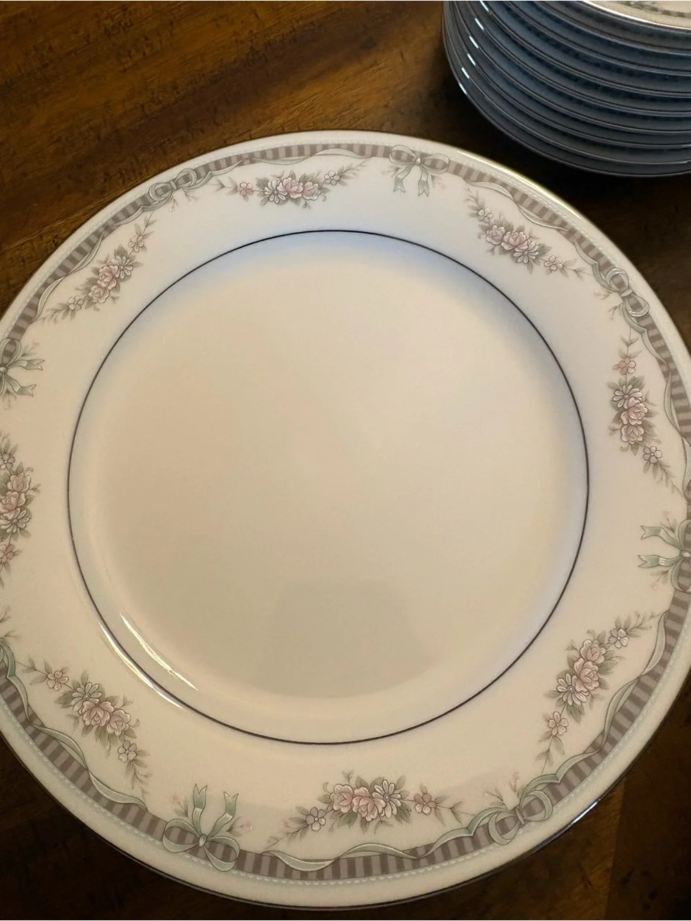 Classic Noritake Bridal Ribbon White China Dinnerware Set